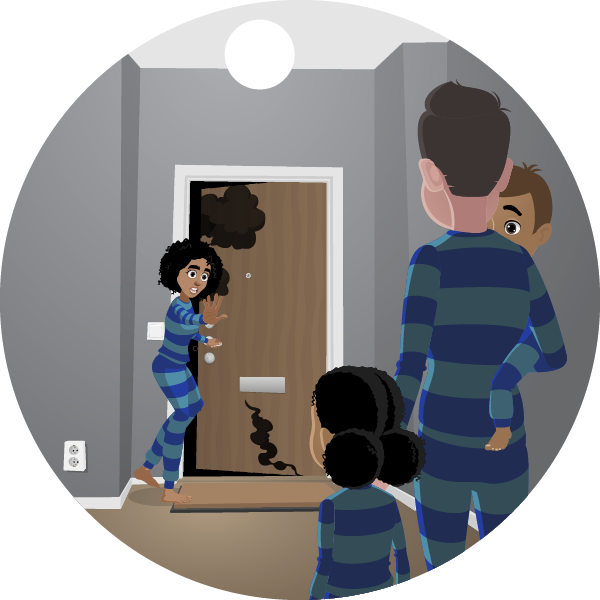 En tjej öppnar dörren ut till trapphuset och det kommer in rök. Tecknar åt resten av familjen att stanna i lägenheten. Illustration.